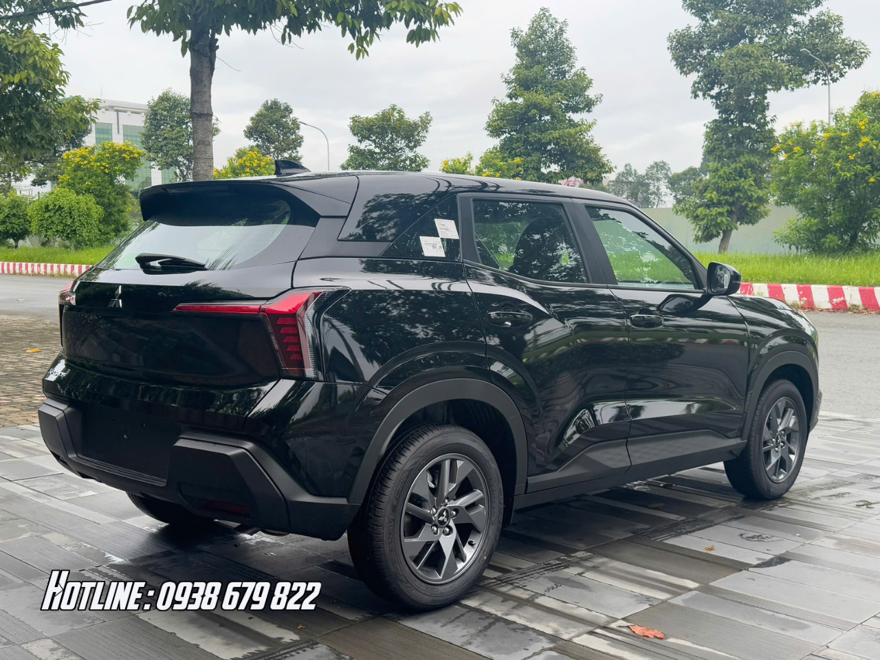 Mặt ngang Xforce GLX Đen 2026: khoảng sáng gầm vượt trội